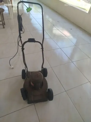 Vendo máquina de cortar grama