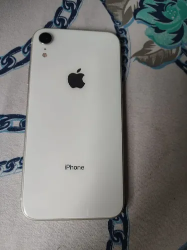  iPhone XR 10 128 gb. 77% de saúde da memoria. <br>1 gb<br>Saúde da memória 77%