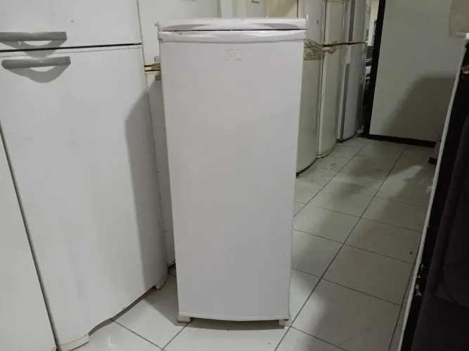 Geladeira Eletrolux 240 Litros funcionando