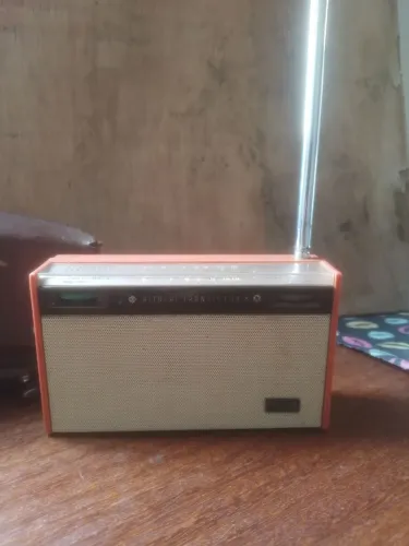 Rádio Antigo Hitachi Transistor Japonês ? Funcionando com Capa e Antena