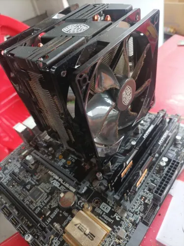 Kit i7 7700 placa mãe Asus z270 e 8 GB RAM, acompanha cooler da cooler master duplo