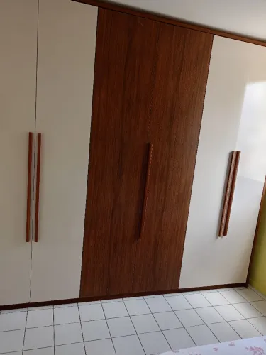 Vendo roupeiro semi novo