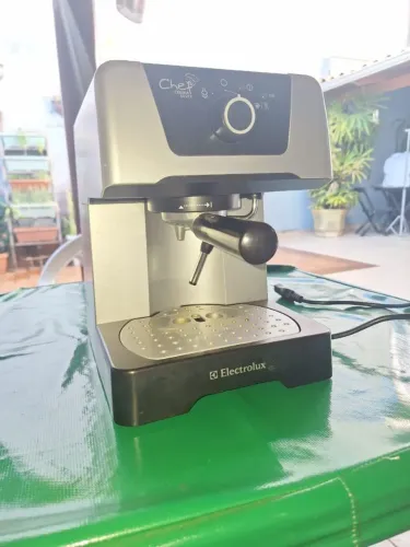 Cafeteira Expresso Eletrolux Chef Crema Silver - EM400