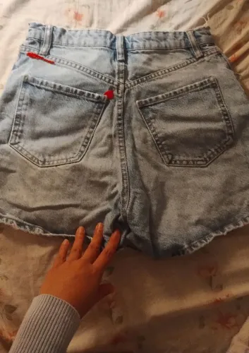 Short jeans Zara usado em excelente estado.