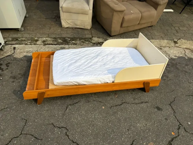 Cama infantil com colchão 
