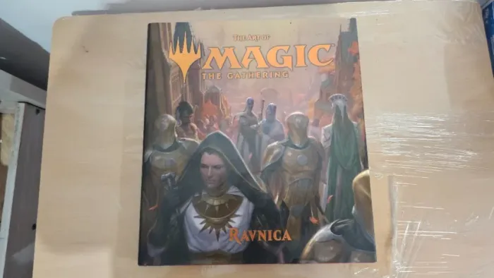 Livro de ilustrações e historia de The Art of Magic: The Gathering - Ravnica