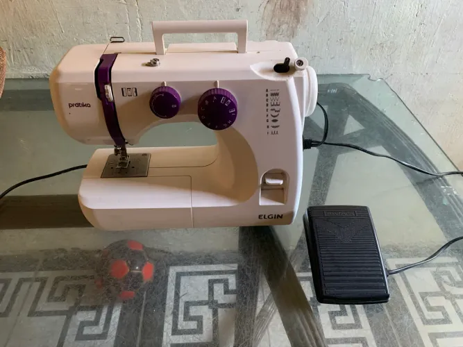 Máquina de costura automática ELGIN