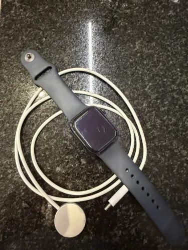 Apple Watch Series 7 ? 41 mm ? GPS ? caixa de alumínio ? vidro Ion-X.