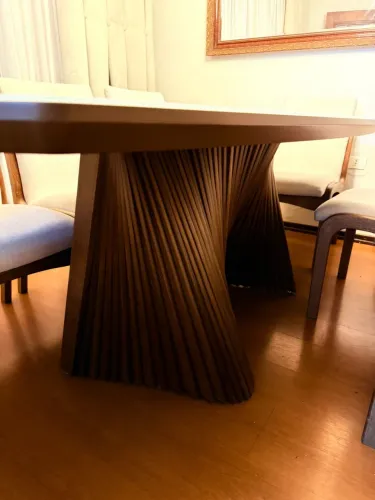 Mesa de jantar c/ 8 cadeiras