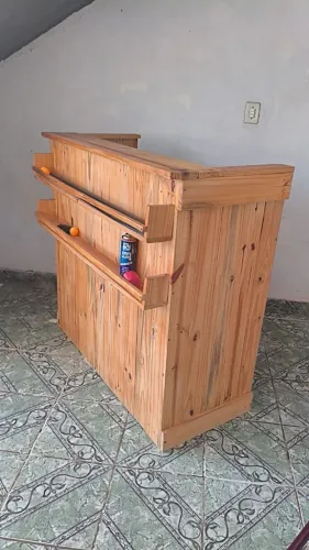 Balcão para recepção de madeira