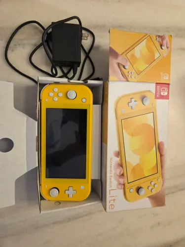 Nintendo Switch Lite (Desbloqueado c/ 6 jogos)