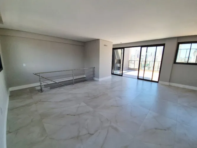 Cobertura à venda no Centro em Balneário Camboriú.