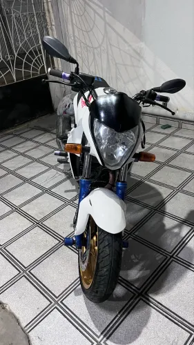 Cb300r esportiva