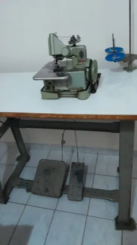 Galoneira 2 Agulhas, Ideal para Costureiras para usarem na Confecção e Acabamentos.