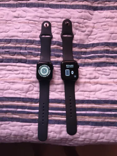 Lote de 2 relógios Apple Watch Séries 6 40mm e Série  SE 44 mm