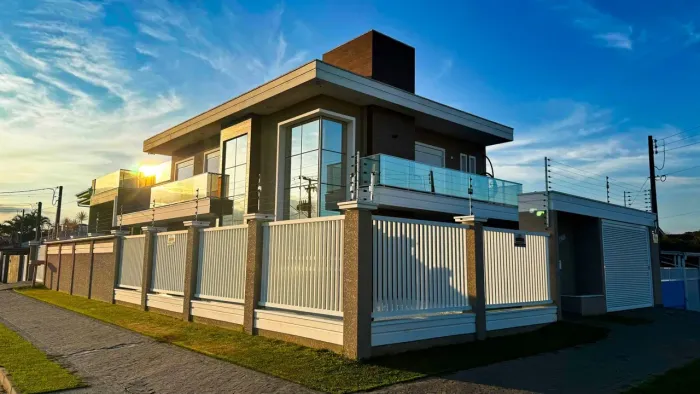 Casa de Alto Padrão, com Piscina, 5 dormitórios à venda, 460 m² por R$ 4.300.000 - Cohapar