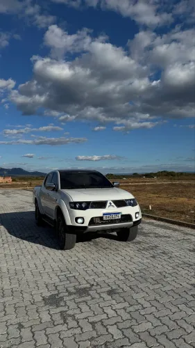 Mitsubishi L200 Triton HPE 3.2 CD TB Int.diesel AUT 2013