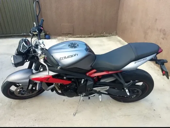 triumph street triple 675 R 2014