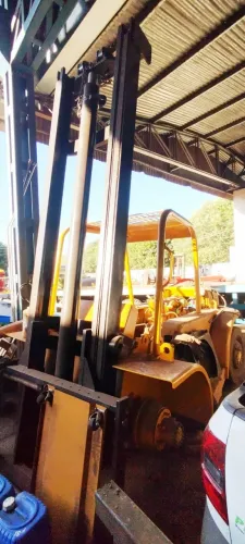 Empilhadeira Hyster 150 J Diesel , capacidade 7 toneladas , parcialmente desmontada.
