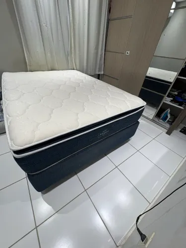 Cama pouco tempo de uso