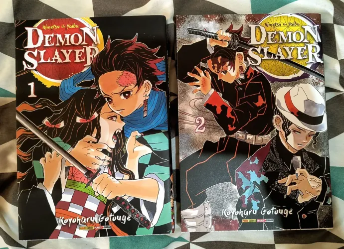 Mangá 1 e 2 Demon Slayer: Kimetsu no Yaiba
