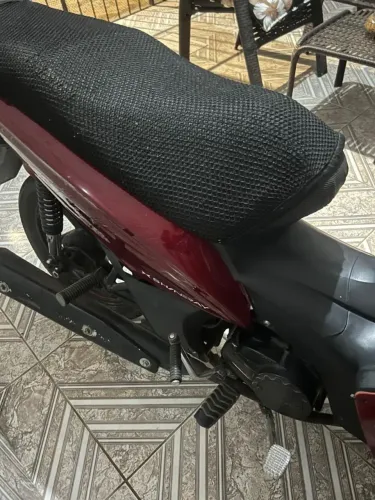 Vendo essa linda moto único dono moto de mulher valor 5 mil