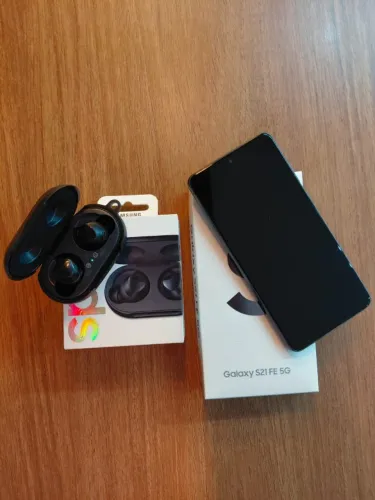 Samsung Galaxy S21 Fe + Samsung Galaxy Buds SM-R170