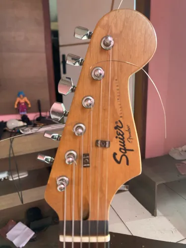 Guitarra Squier Fender Strat original anos 80/90 caps Fender