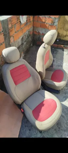 Vendo 2 bancos para adaptação em outros carros não entrego pela Olx venda em maos