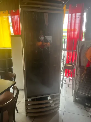 Visa cooler geladeira com expositor e freezer