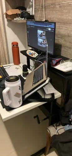 Mesa com regulagem de altura manual