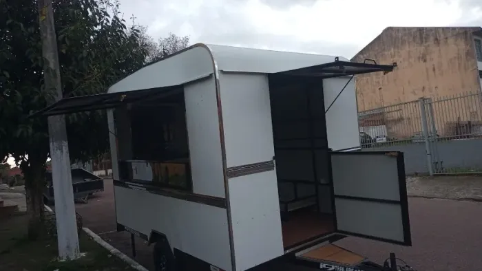 Vendo Trailer 3x2 com churrasqueira 