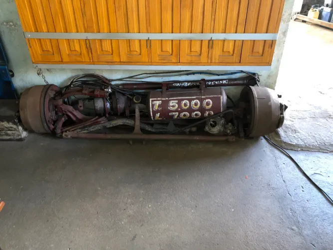 Eixo dianteiro caminhão Mercedes 1513