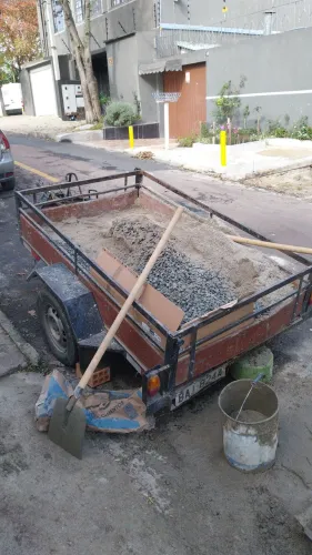 Retirada de entulhos/móveis/frete 
