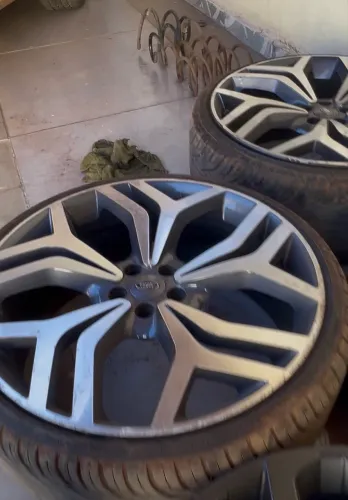 Rodas com pneus as 4 completinhas