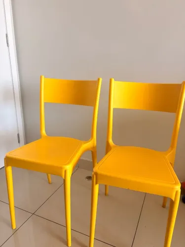 Vendo conjunto de cadeira amarela