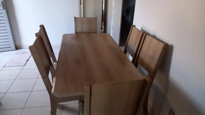 Mesa com 6 cadeiras