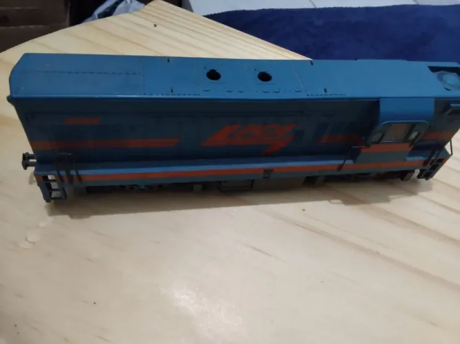 Trens FRATESCHI FCA laranja e azul