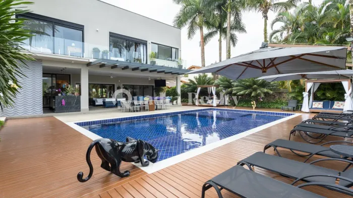 Casa no Condomínio Costa Verde Tabatinga com amplo jardim