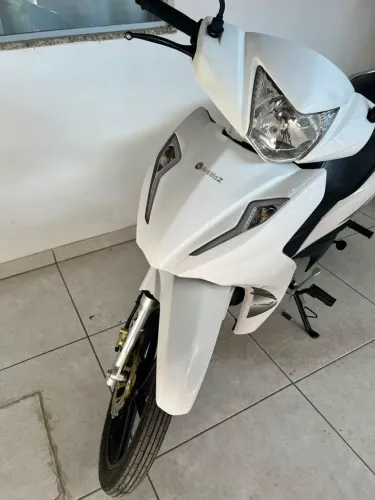 Moto Aveloz 