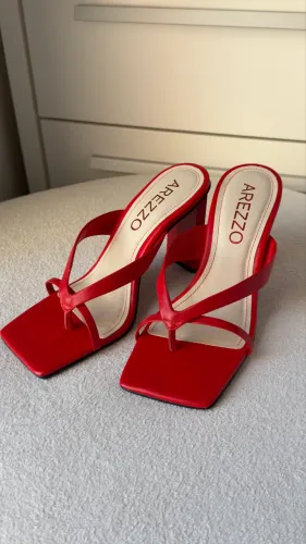 Sandália Vermelha Couro Salto Bloco Flip Flop N35