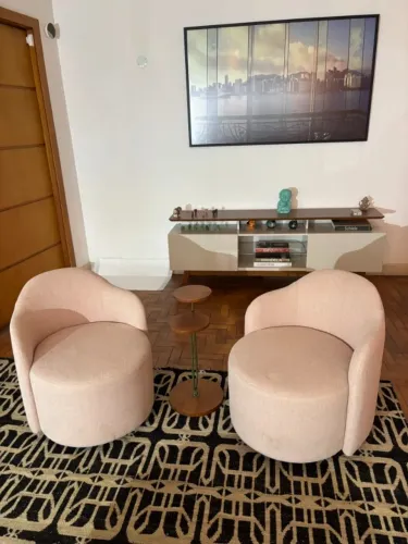 Conjunto de 2 poltronas giratórias Novo Ambiente cor rose