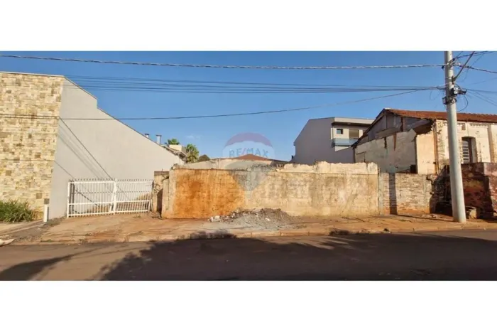 Terreno à venda no Centro de Dumont-SP com 202m².