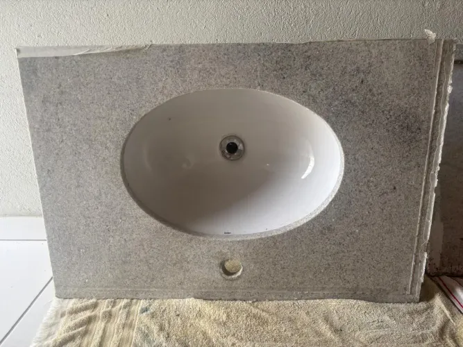 Bancada Granito Branco Siena com cuba oval acoplada , branco DECA,490 x 365mm