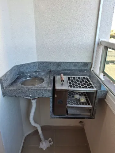 Vendo churrasqueira ecológica com pia e pedra