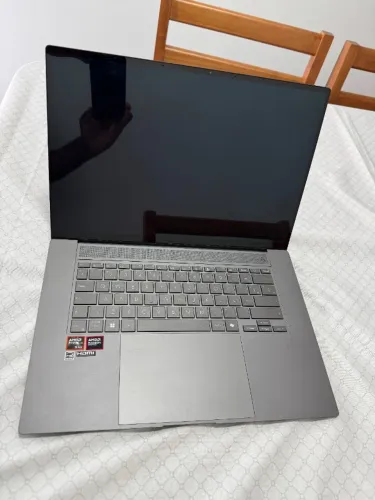 Notebook ASUS Zenbook S 16 UM5606 Ryzen AI 9 HX 370 32GB 1TB ? com defeito na tela