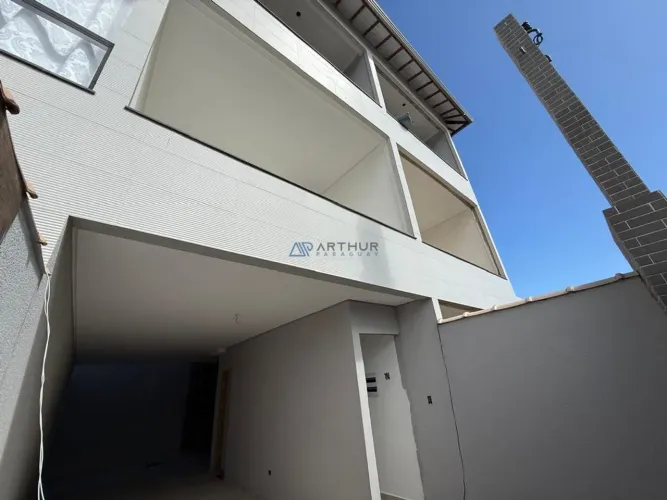 Triplex à venda em Praia Grande no bairro Maracanã com 2 Dormitórios
