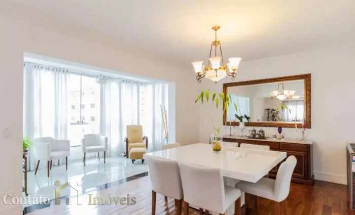 Apartamento a venda em Moema com 272m², 3 suítes e 5 vagas.