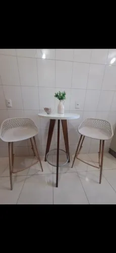 JOGO DE BISTRÔ (MESA ALTA) COM 2 BANQUETA