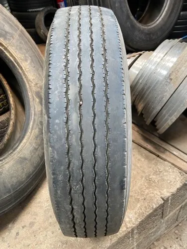 Pneu 8.5r17.5 hankook meia vida sem defeitos (não é riscado)